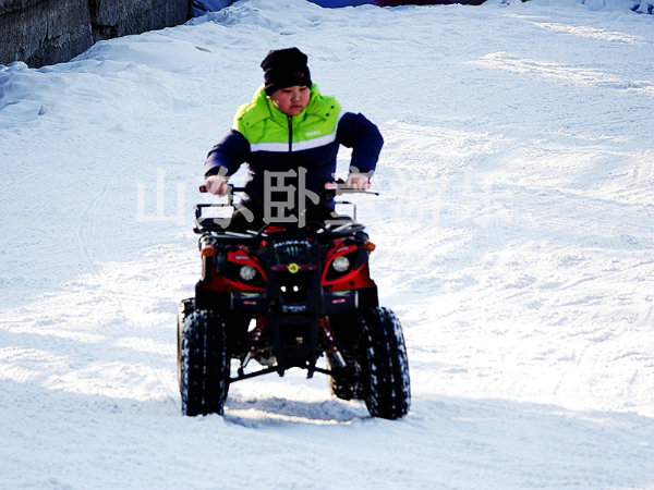 雪地摩托卡丁車